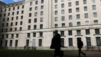 Inteligjenca britanike ngre alarmin: Spiunët kinezë financuan më shumë se 100 akademikë!