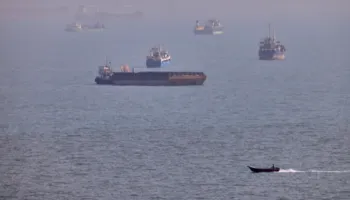 Irani paralajmëron bllokimin e të gjithë Gjirit Persik: Do i përgjigjemi luftës ekonomike të SHBA-ve!