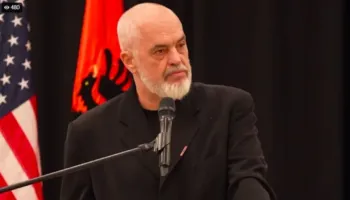 Ish-krerët e UÇK u dënuan me 81 vite burg, Rama nga SHBA: Kosova të refuzojë varrosjen për së gjalli të 4 burrave!