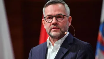 Ish-ministri gjerman nuk i kursen kritikat ndaj Beogradit: Nderimet për Mlladiçin tregojnë sa larg është Serbia nga pajtimi…!