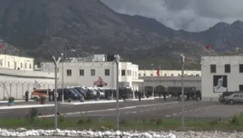 Ishte dënuar për vrasjen e bashkëshortes, 49-vjeçari i jep fund jetës në burgun e Reçit duke u varur me litar
