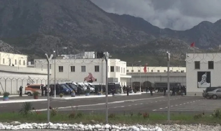 Ishte dënuar për vrasjen e bashkëshortes, 49-vjeçari i jep fund jetës në burgun e Reçit duke u varur me litar