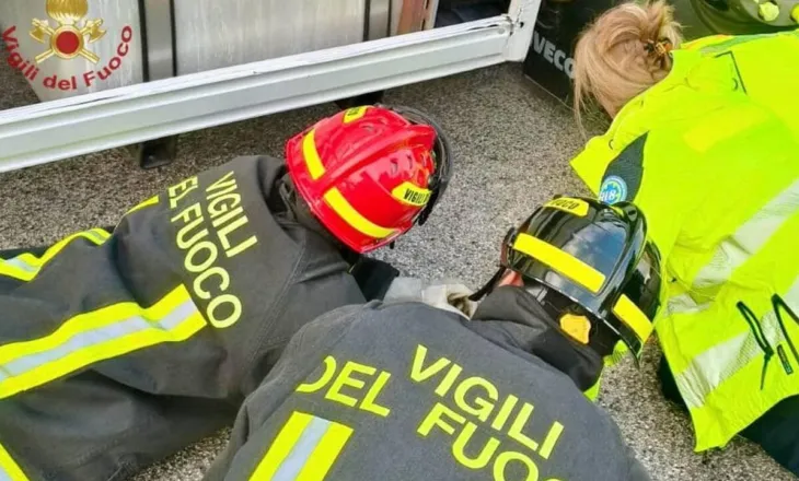 Itali/ Kamioni i plehrave përplas për vdekje 42-vjeçaren shqiptare, kishte të bijën për dore