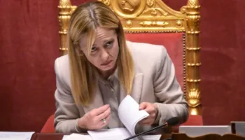 Italia ndalon burkën në shkolla, vendos kufizime edhe për përqindjen e nxënësve të huaj në klasa