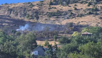 Izolohet zjarri në Zapod, ndërhyrja e forcave dhe banorëve shmang përhapjen e flakëve