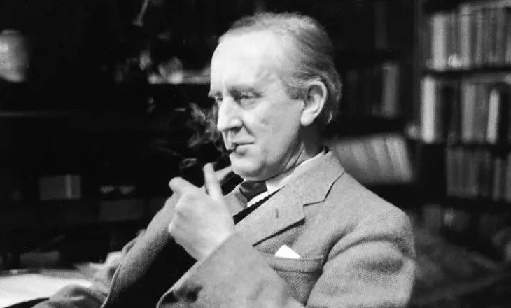J. R. R. Tolkien zëri i një bote të ndërtuar nga fjalët