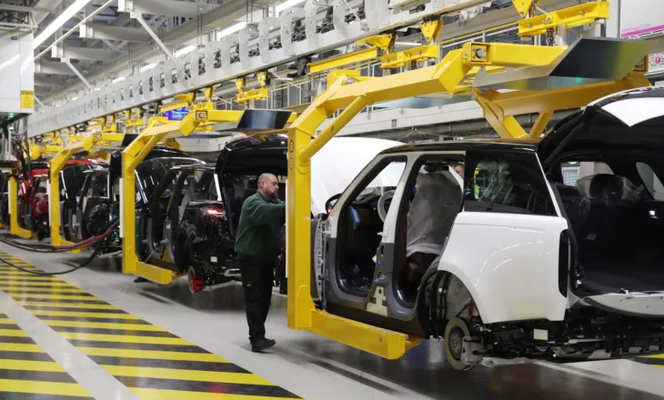 Jaguar Land Rover nis largimet vullnetare nga puna, synon të kursejë 1.7 miliardë paund