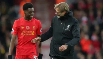 “Jam lojtar i lirë dhe në kërkim të mundësisë së duhur”, ish-mesfushori i Liverpool-it kërkon klub të ri në LinkedIn