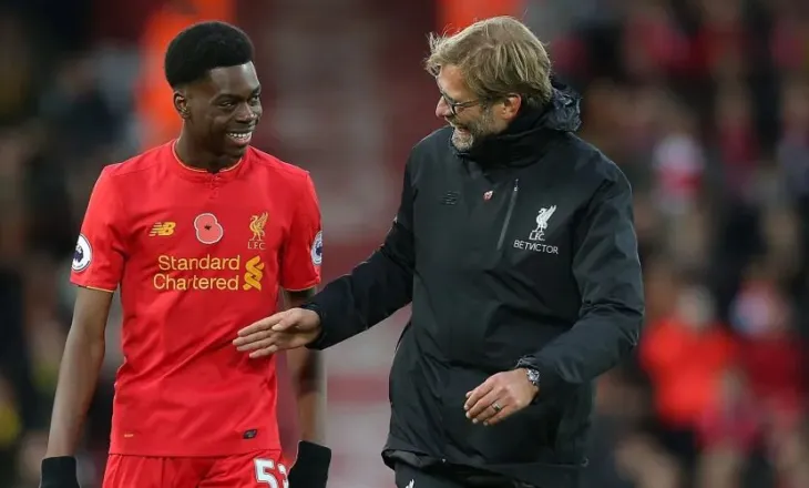 “Jam lojtar i lirë dhe në kërkim të mundësisë së duhur”, ish-mesfushori i Liverpool-it kërkon klub të ri në LinkedIn