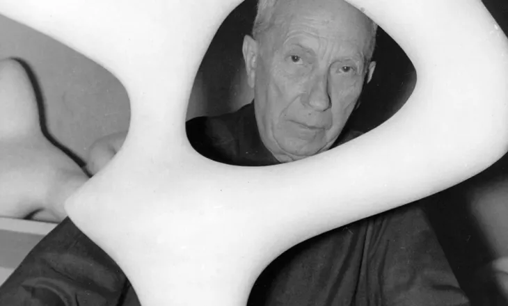 Jean Arp, artisti që i dha formë të re artit modern dhe dadaizmit