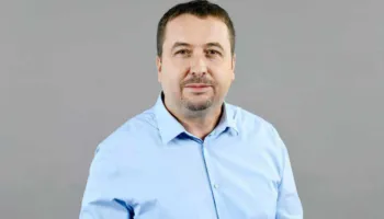 Jemi kthyer në Mesjetë, analfabetët nuk ndihen të turpëruar që janë të tillë!