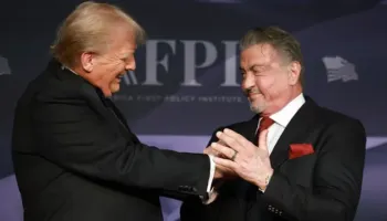 “Jo, faleminderit”! Sylvester Stallone refuzon rolin e “ambasadorit special” të propozuar nga Trump