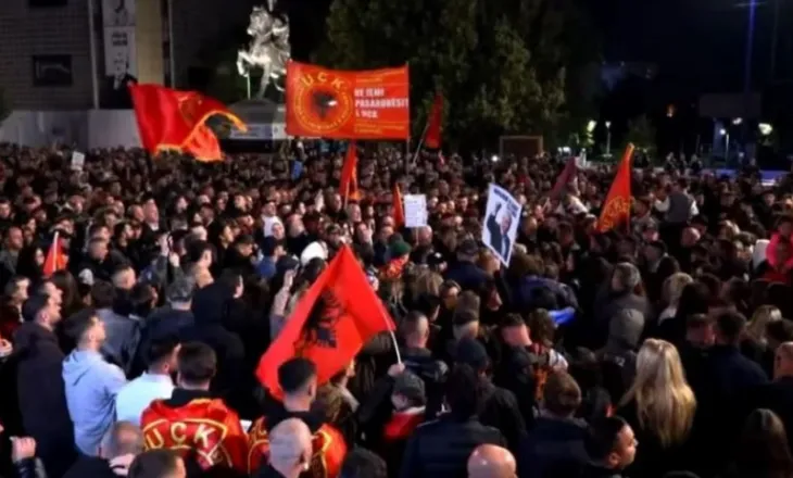 “Jo në emrin tim”/ Dënimet e ish-krerëve të UÇK-së, qytetarët kosovarë mblidhen për të 14-tën natë në Prishtinë dhe kërkojnë pafajësinë