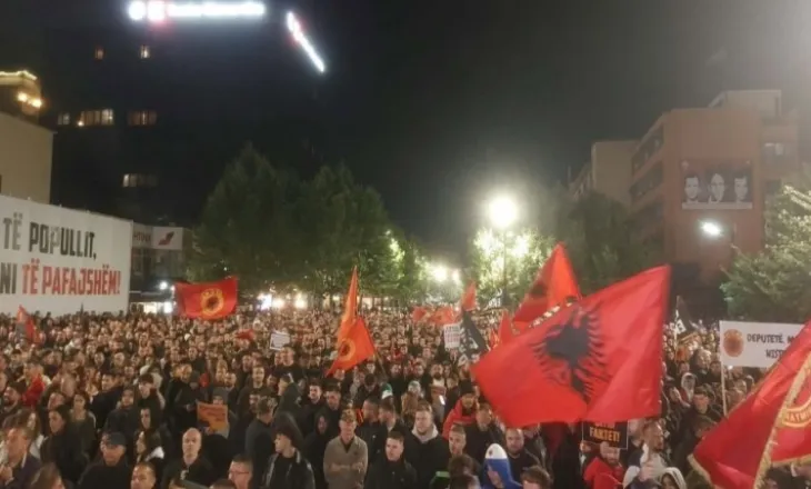 “Jo në emrin tim”- Mbahet dita e shtatë e protestës në Prishtinë, kundër vendimit të Speciales ndaj ish-krerëve të UÇK-së