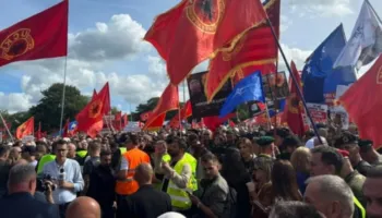 “Jo në emrin tim!”- Vijojnë protestat në Kosovë pas dënimit të ish-krerëve të UÇK: Gjykata Speciale e Hagës ka degraduar, janë të pafajshëm!