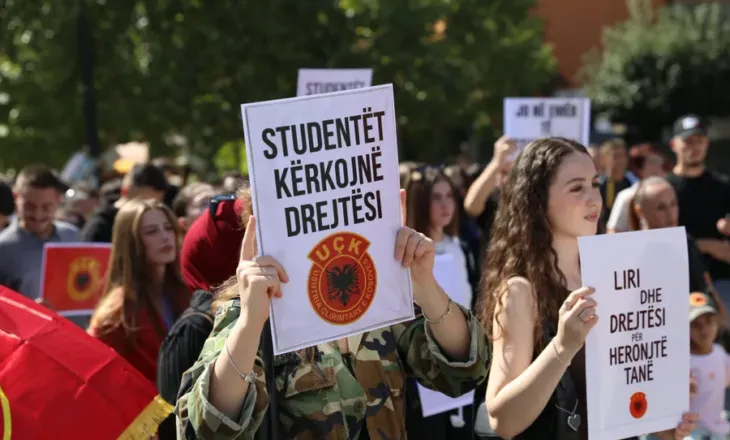 “Jo në emrin tonë!”/ Studentët në Prishtinë, marshim proteste në mbështetje të ish-krerëve të UÇK-së