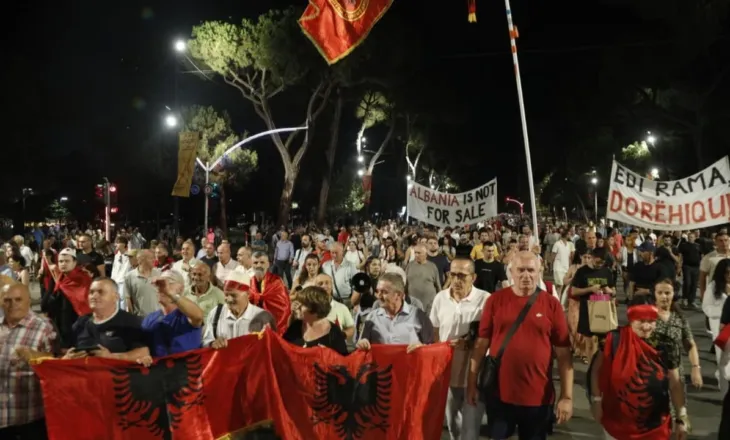“Ju erdhi fundi”/ Sot dita e 111-të e protestës, qytetarët të vendosur deri në largimin e qeverisë: SPAK bëj gati prangat