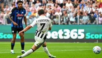 Juventus me shumë “arnime” ndaj Atalantës, por e mbyll në avantazh pjesën e parë (video)