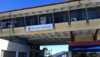 Kakavijë/ Zbulohen steka cigare kontrabandë në autobusin Athinë-Tiranë, nisin hetimet për doganierët