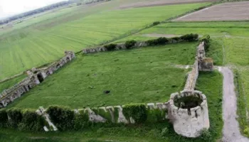 Kalaja e Bashtovës, e vetmja e ndërtuar në një fushë në Shqipëri