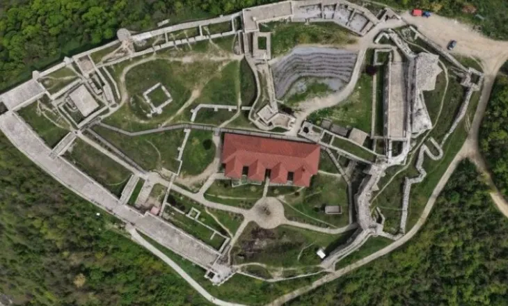 Kalaja e Prizrenit rihapet për vizitorët, disa pjesë mbeten të mbyllura