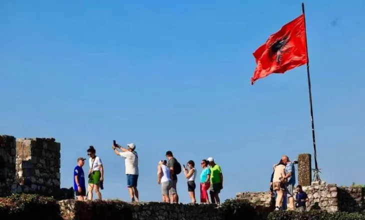 Kalaja e Rozafës shënon rekord, mbi 27 mijë vizitorë vetëm në gusht