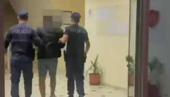Kanos me pistoletë pas sherrit në Kavajë, arrestohet i dyshuari. Arma e rikthen në vendin e ngjarjes