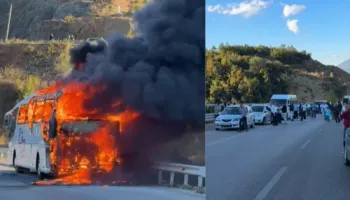 Kaos dhe panik/ Autobusi merr flakë, turistët zbresin të alarmuar