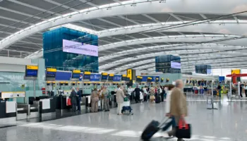 Kaos në aeroportet britanike, kërkohet dorëheqja e shefit të kontrollit ajror