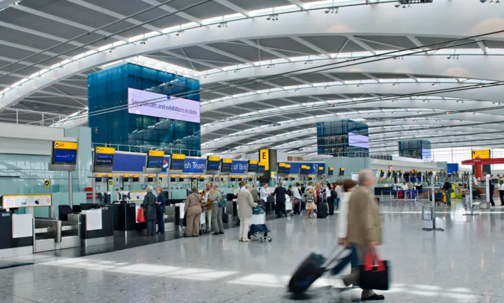 Kaos në aeroportet britanike, kërkohet dorëheqja e shefit të kontrollit ajror