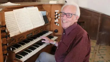 Keith Watts, 70 vjet mes tingujve të organos
