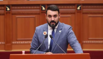 Këlliçi: Bëhu si Roni të kesh sukses në Shqipëri!