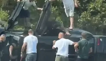 Kërcënimi ndaj biznesmenit në Vlorë, Policia: Ndoqëm makinën e autorëve, 3 persona ishin brenda, u gjet edhe një pistoletë