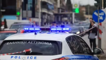 Kërcënoi një grua me foto nudo dhe i mori 15 mijë euro, shqiptari përfundon në polici në Rodos