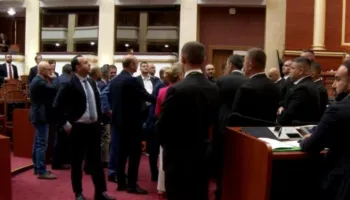 Kërkuan ndryshim të rendit të ditës dhe debat për Vlora Hysenin, PS rrëzon kërkesën e PD