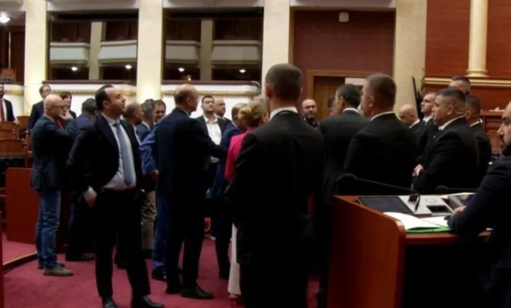 Kërkuan ndryshim të rendit të ditës dhe debat për Vlora Hysenin, PS rrëzon kërkesën e PD