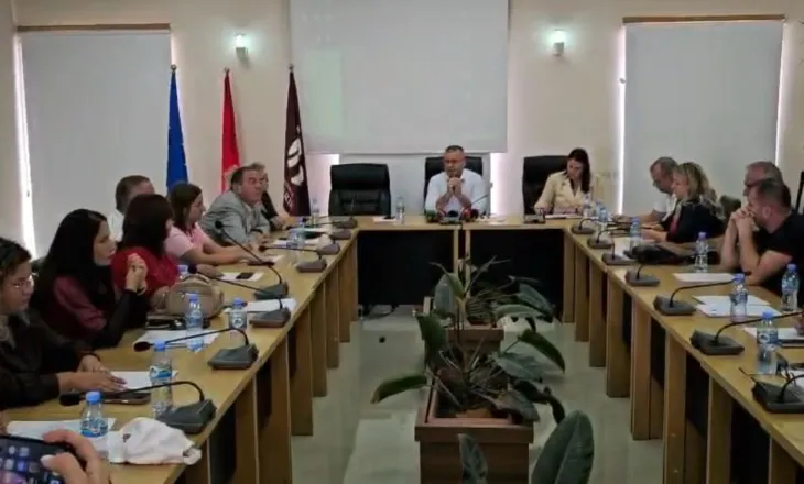 Këshilli Bashkiak i Cërrikut kundërshton bashkimin me Elbasanin dhe Belshin