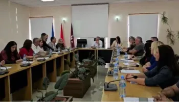 Këshilli Bashkiak i Cërrikut rrëzon Territorialen e PS-së dhe voton kundër bashkimit me Elbasanin!