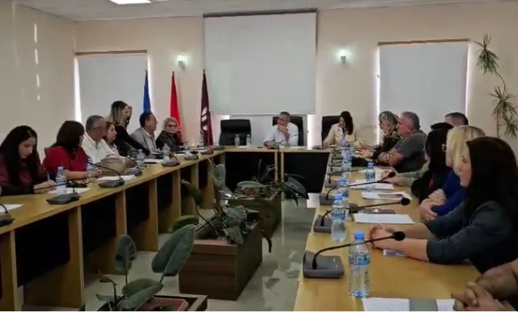 Këshilli Bashkiak i Cërrikut rrëzon Territorialen e PS-së dhe voton kundër bashkimit me Elbasanin!