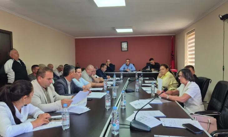 Këshilli Bashkiak i Prrenjasit votoi në unanimitet kundër bashkimit me Bashkinë e Librazhdit 