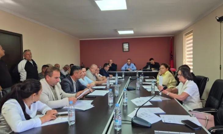 Këshilli Bashkiak i Prrenjasit voton unanimisht kundër bashkimit me Librazhdin