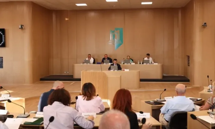 Këshilli Bashkiak në Elbasan voton PRO bashkimit me Cërrikun dhe Belshin