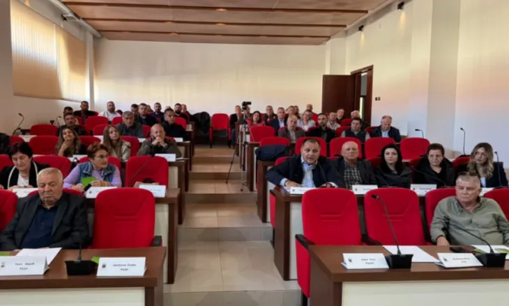 Këshilli Bashkiak në Maliq voton kundër bashkimit me Korçën