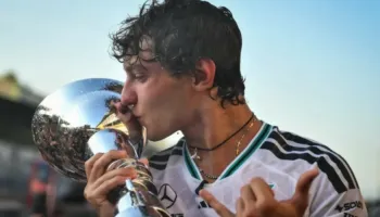 Kimi Antonelli triumfon në Çmimin e Madh të Italisë pas një rikthimi spektakolar nga vendi i 19-të