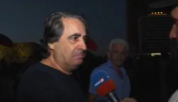 “Kjo është mrekulli shqiptare”/ Përlotet protestuesi: Vij nga Italia. Këta kriminelë menduan se na dëbuan, por për atdheun do japim dhe jetën