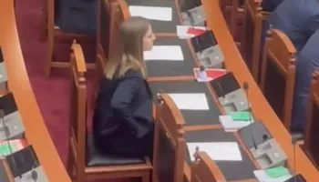 Koçeku braktis PS-në, ulet pranë deputetëve të Berishës në Kuvend