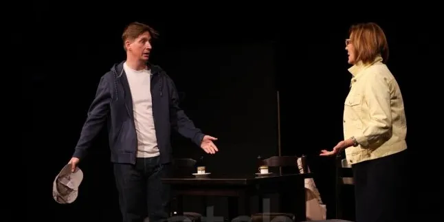 Komedia “Kafe në mesditë” e dramaturgut kroat, Miro Gavran ngjitet në Teatrin Eksperimental
