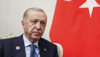 Komediani turk përballet me mbi nëntë vite burg për ‘fyerje’ të Erdoganit