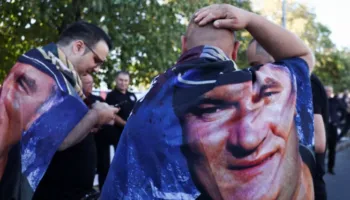 Komisioni Evropian paralajmëron rishikimin e negociatave me Serbinë, pas nderimit të Mlladiç –