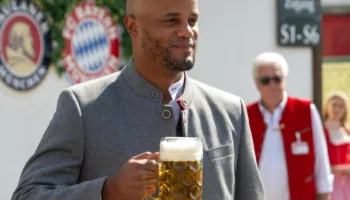 Kompany nuk do ta humbasë “Oktoberfestin”: Ndihem si në shtëpi këtu, birra është si fe edhe në Belgjikë